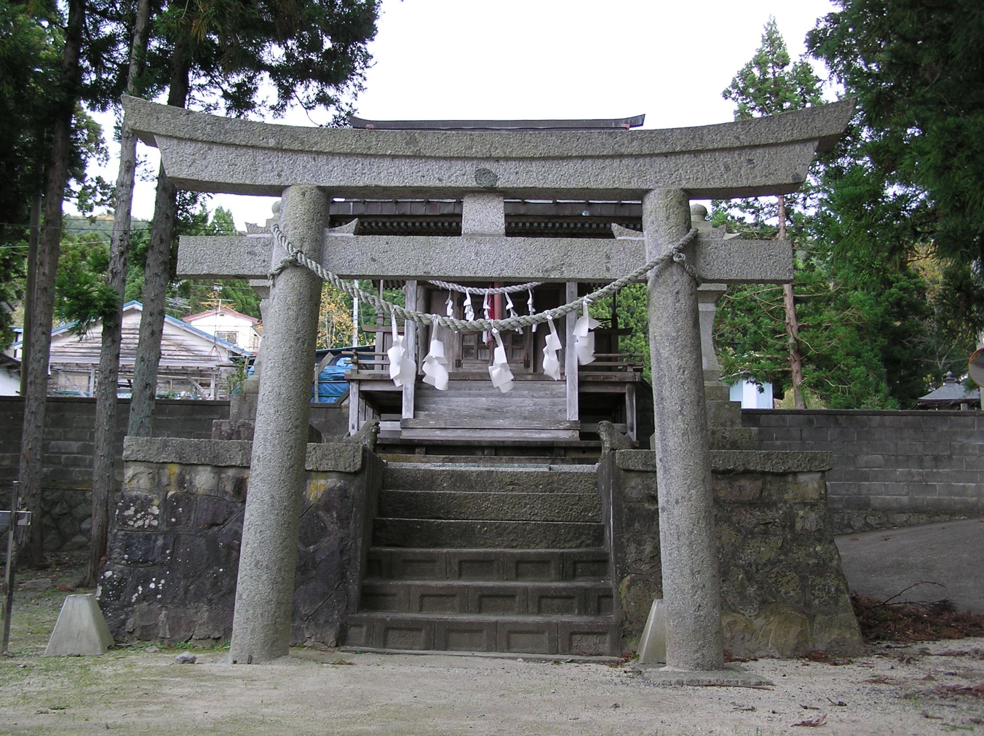 霞露ヶ岳神社のイルカの欄間の写真